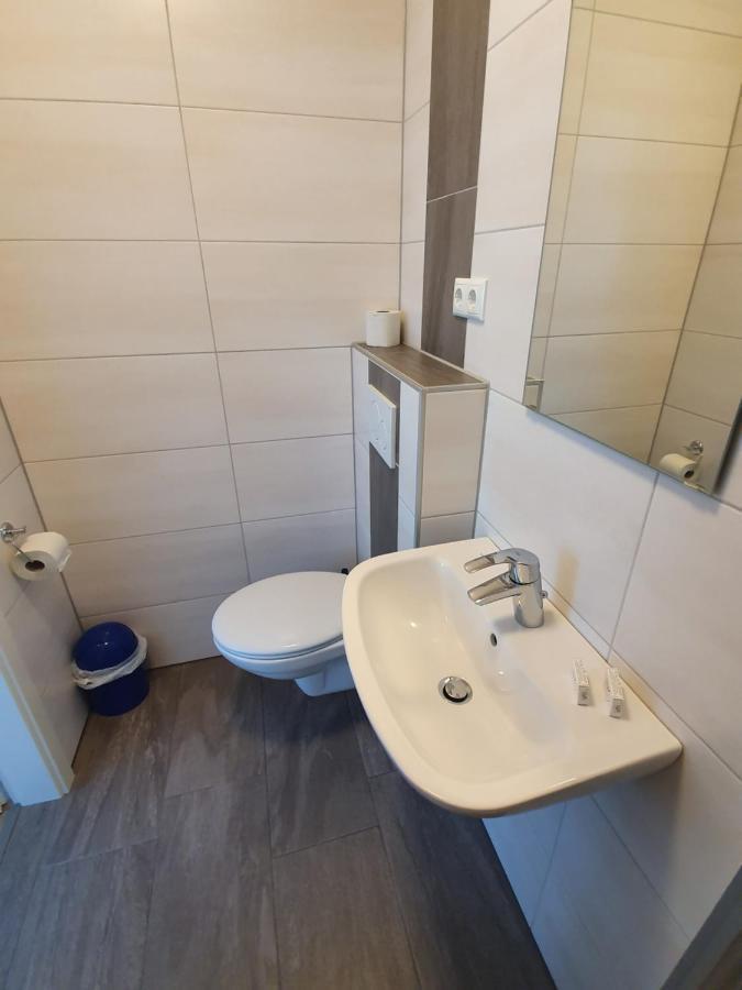 Gaestehaus Am Heuss-Platz Erlangen Luaran gambar